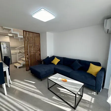 公寓 Seafront Blue Duplex