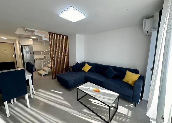 公寓 Seafront Blue Duplex